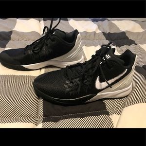 Nike Kyrie Boys-Gently used!